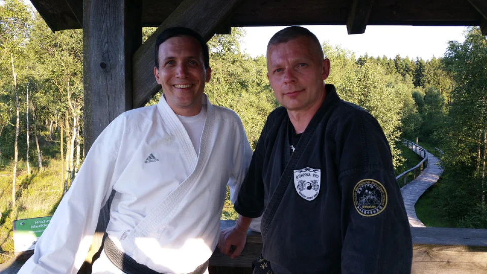 Zwei Teilnehmer des Karate-Sommercamps in Silberborn