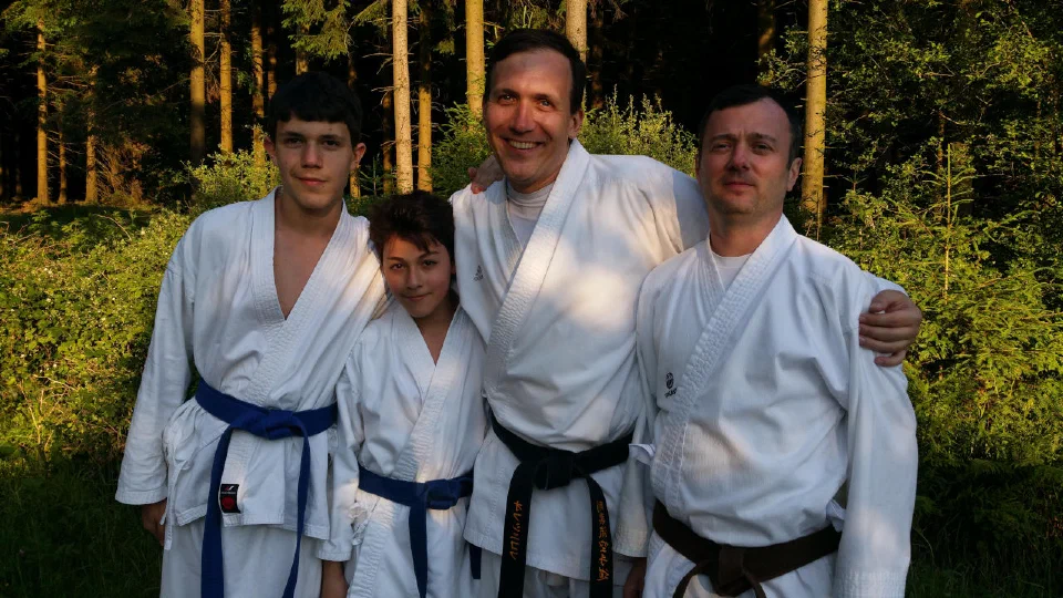 Vier Sakura-Kai Karateka im Wald bei Silberborn