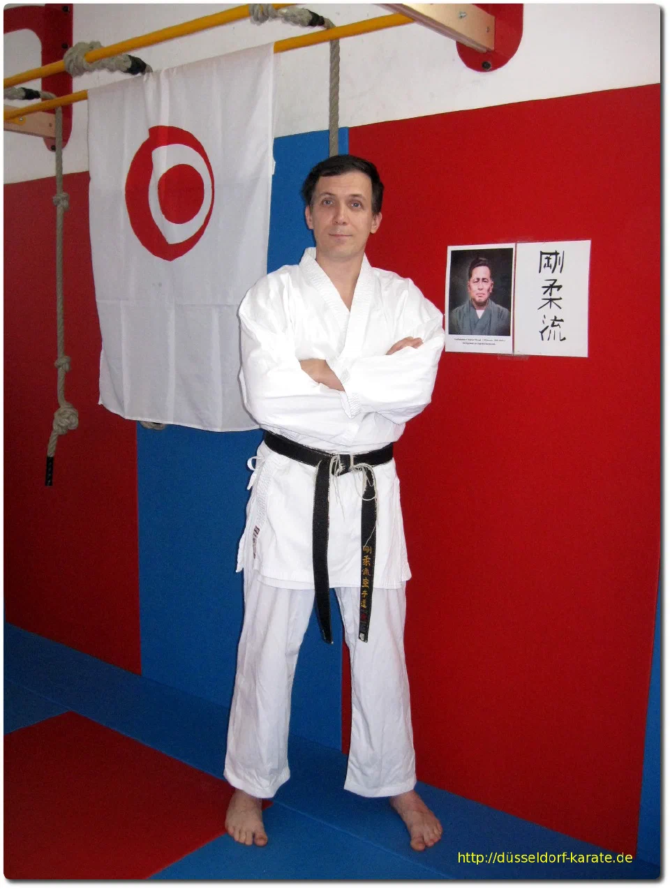 Sensei Andrej Ovchinnikov beim Karate-Training mit dem Kinderprojekt Die Arche 2015