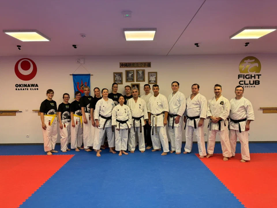 Teilnehmende des internationalen Karate-Lehrgangs in Prag