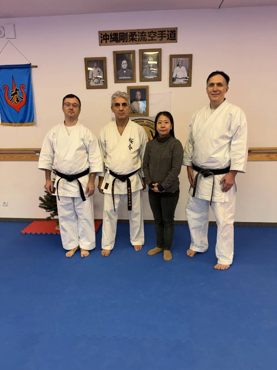 Teilnehmer mit Shihan László Harsányi und Shihan Nana Shimizu in Prag