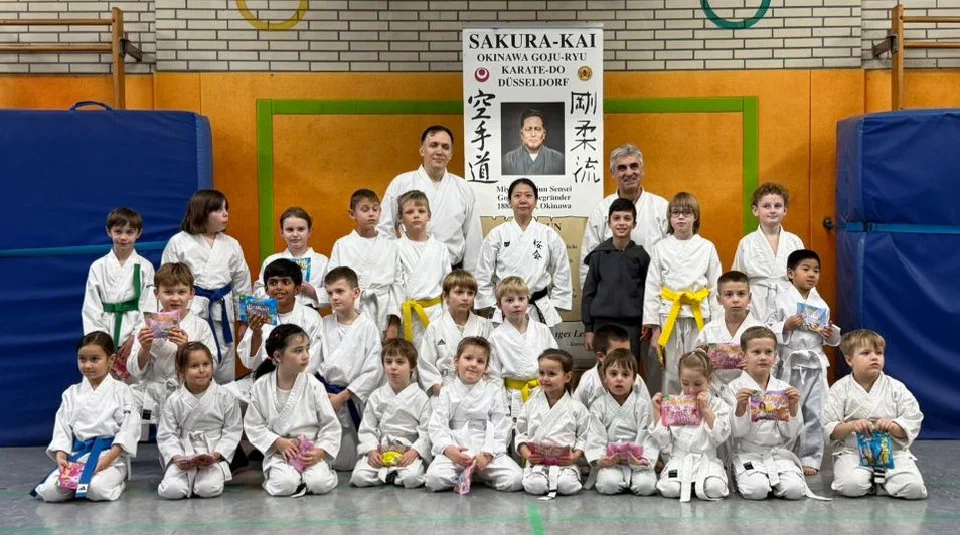 Kindergruppe beim Karate-Lehrgang mit Shihan László Harsányi und Shihan Nana Shimizu