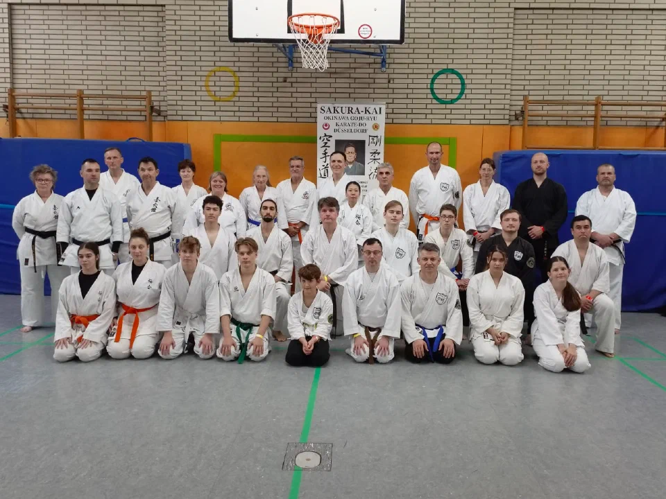 Teilnehmende des internationalen Karate-Lehrgangs in Düsseldorf im November 2024