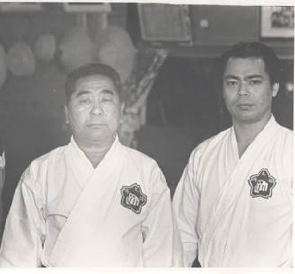 Sensei Seikichi Toguchi mit Sensei Yoshio Kuba