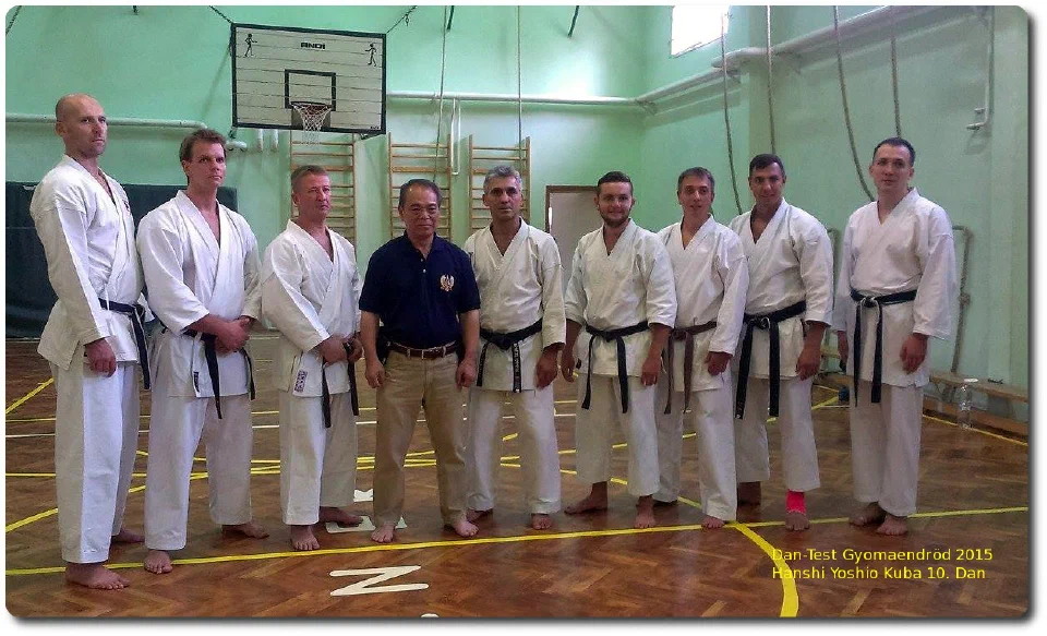 Gruppenfoto beim Dan-Test 2015 in Gyomaendrőd mit Hanshi Yoshio Kuba