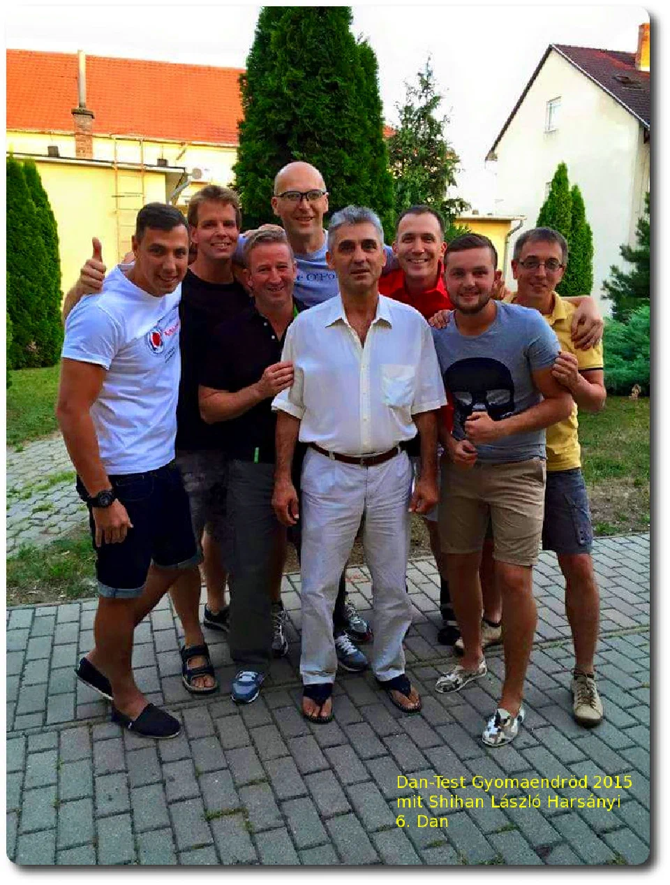 Gemeinsames Erinnerungsfoto nach dem Dan-Test 2015 mit László Harsányi