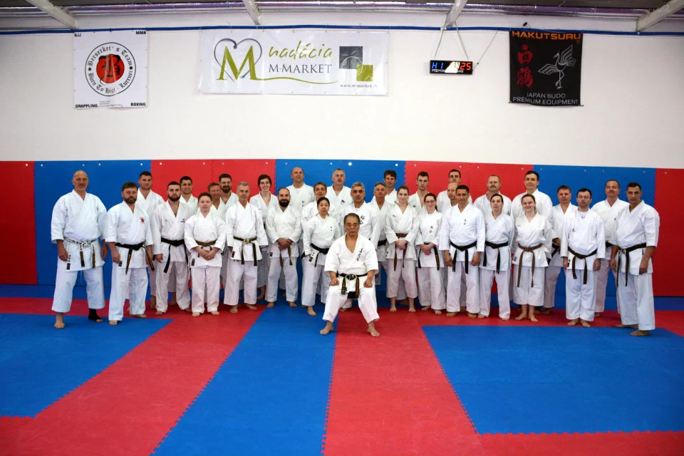 Gruppenfoto beim Karate Seminar in Lučenec 2019 mit Sōke Yoshio Kuba