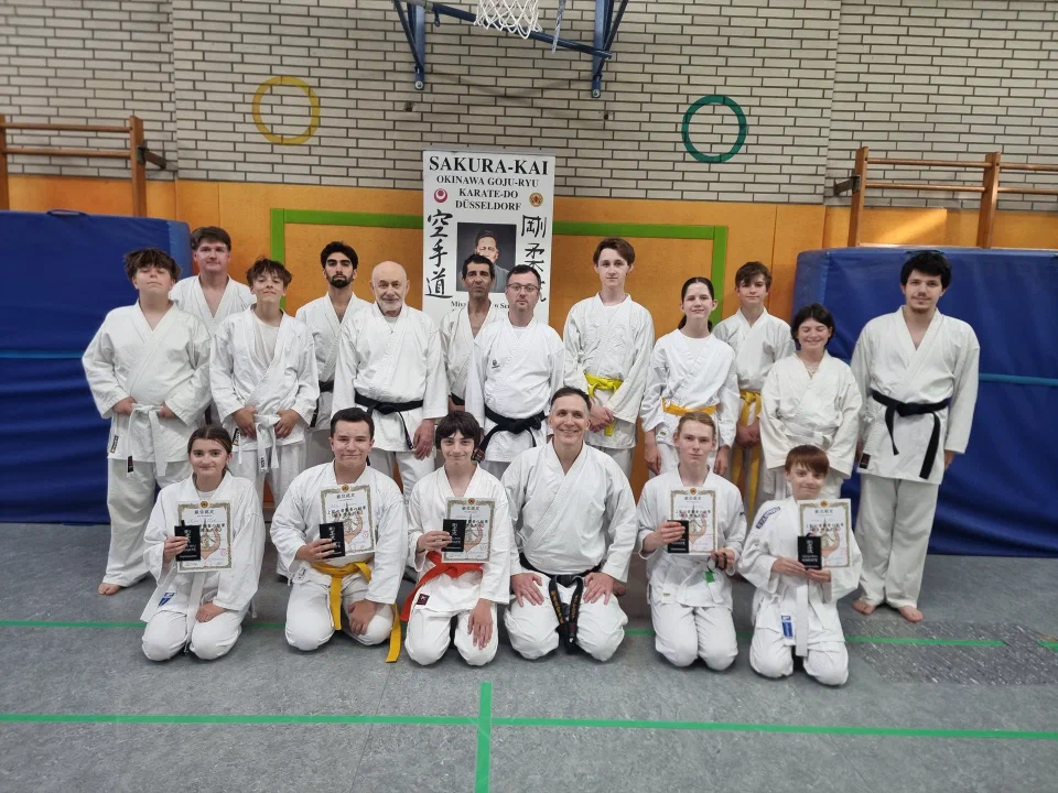 Jugendliche und Erwachsene von Sakura-Kai Düsseldorf im Dezember 2025
