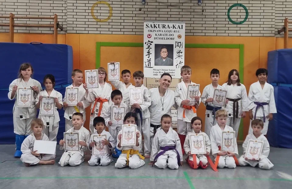 Kindergruppe von Sakura-Kai Düsseldorf im Dezember 2025